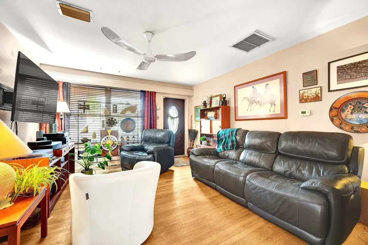 Residence photo 4