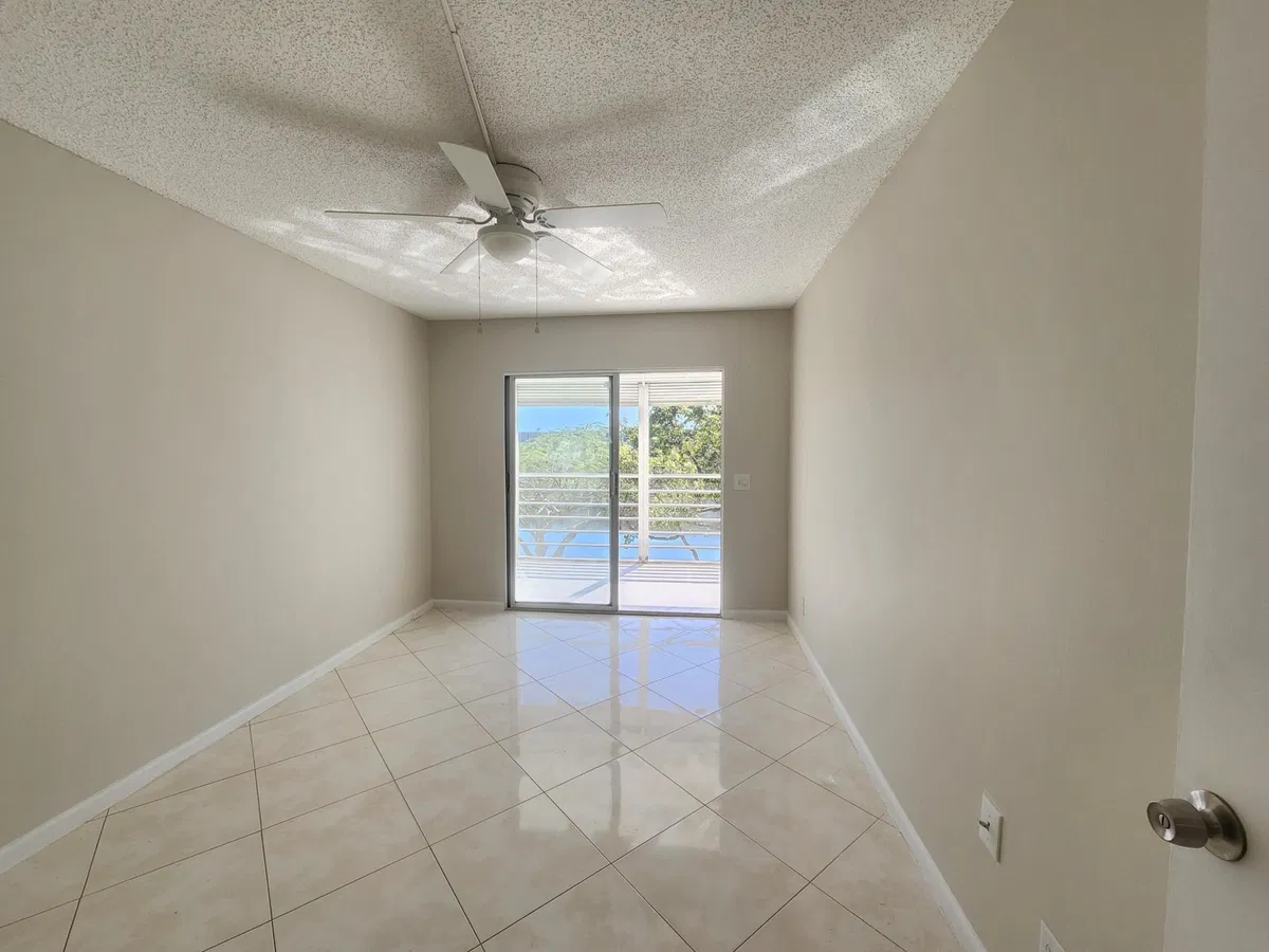  Residence photo 13