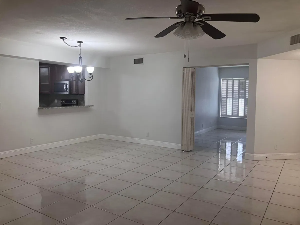 Unit 1616 photo 10