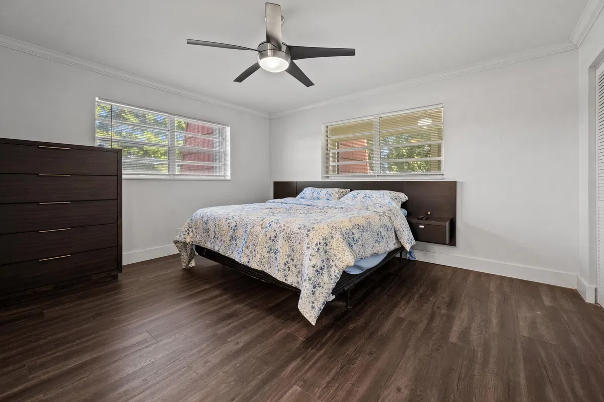 Unit 208 photo 16