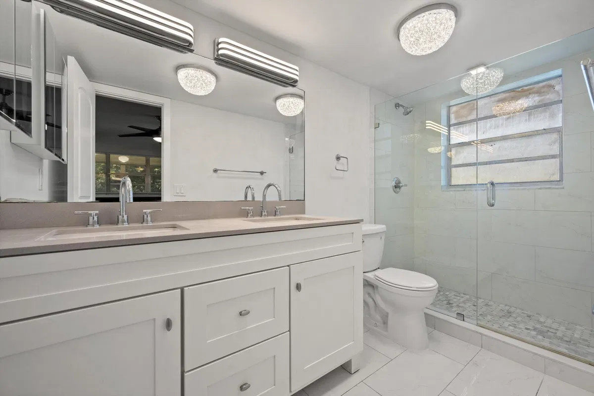 Unit 208 photo 19