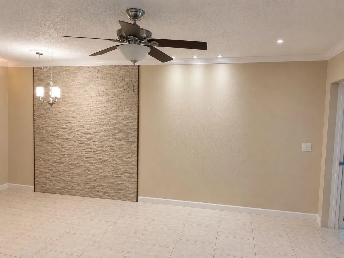 Unit 308 photo 4