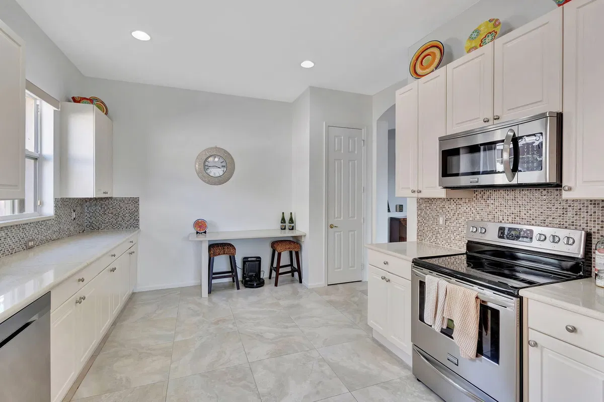 Residence photo 16
