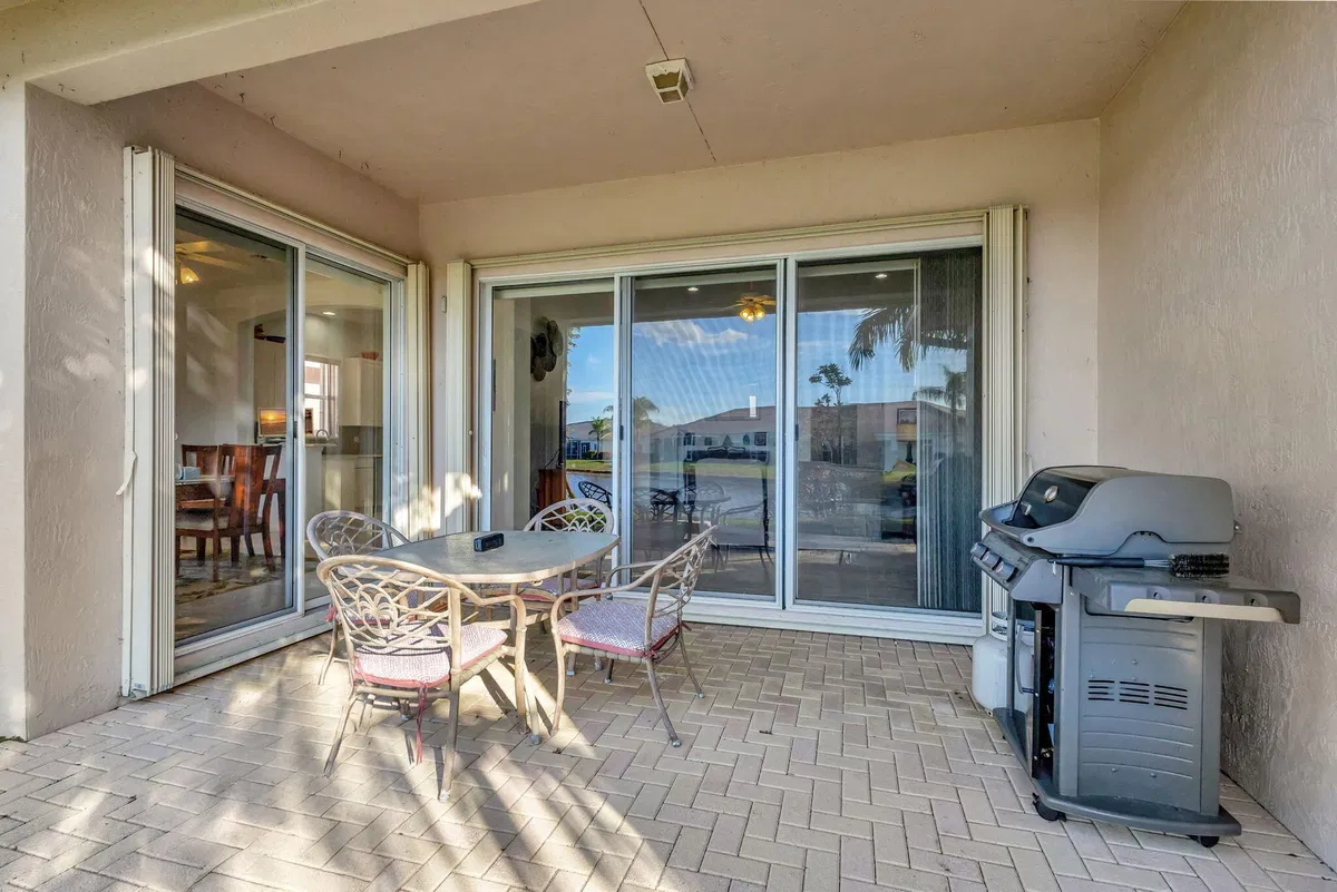 Residence photo 34