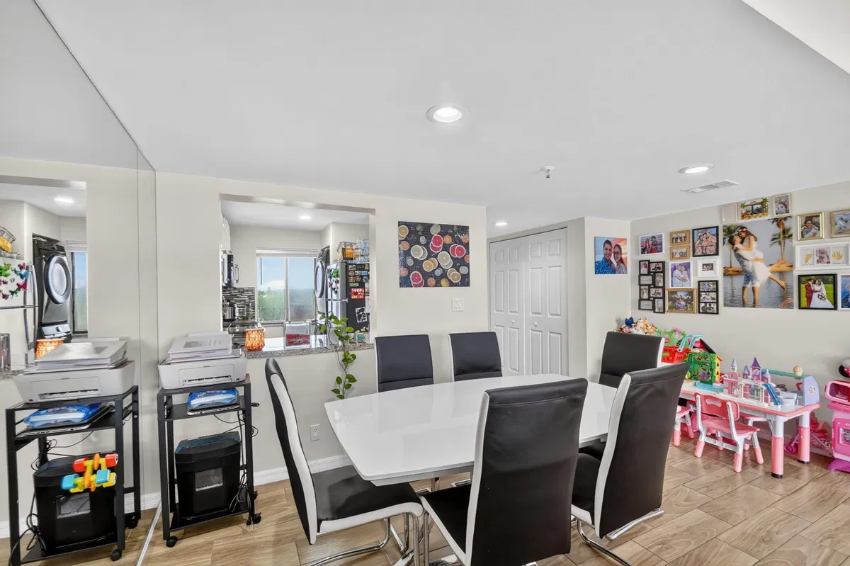 Unit 407 photo 16