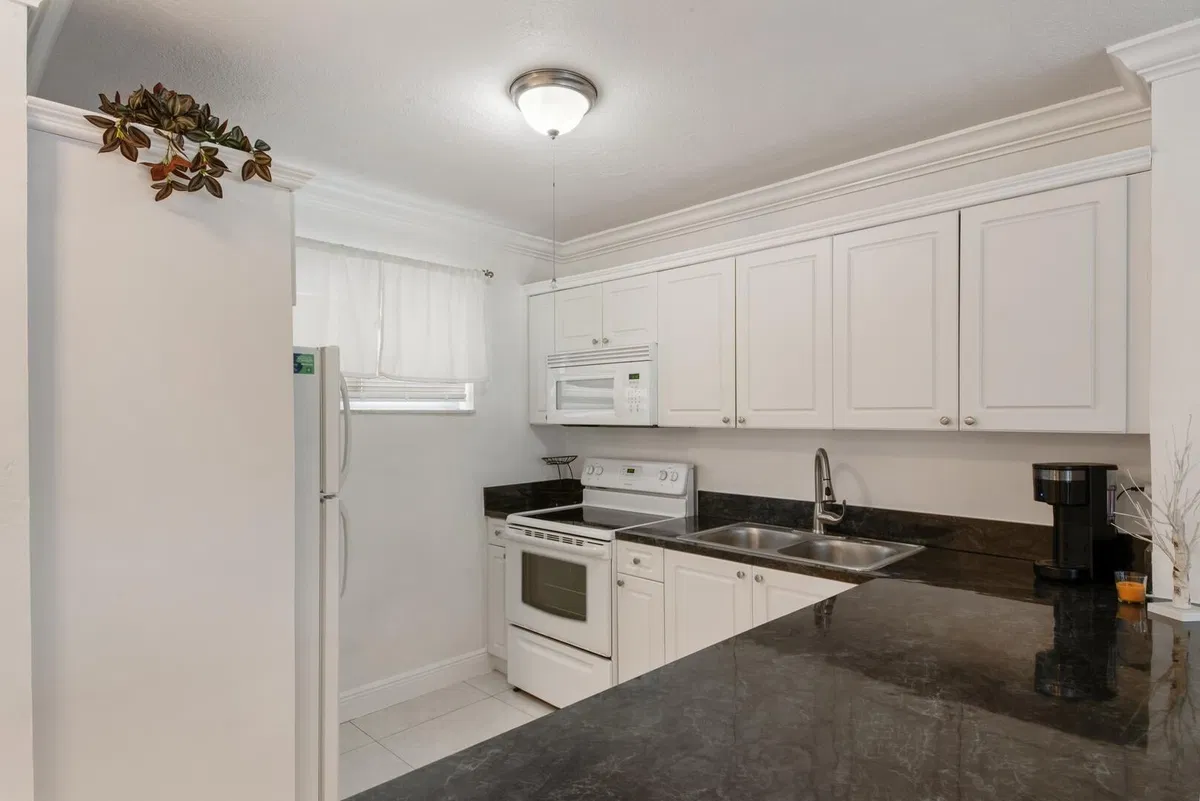 Unit 206 photo 7