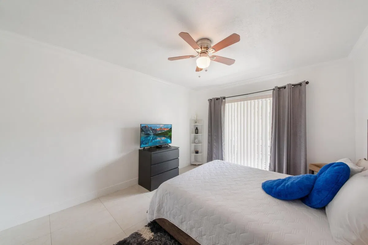 Unit 206 photo 13