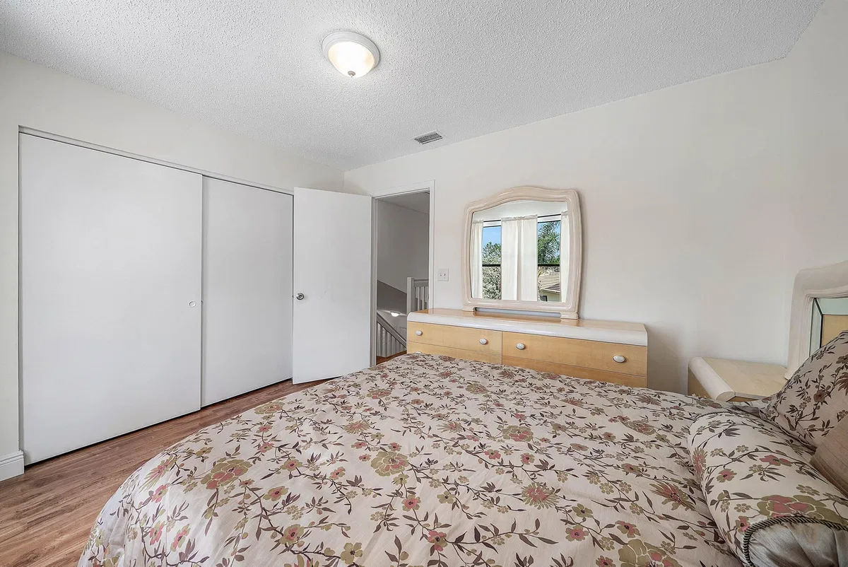 Residence photo 25