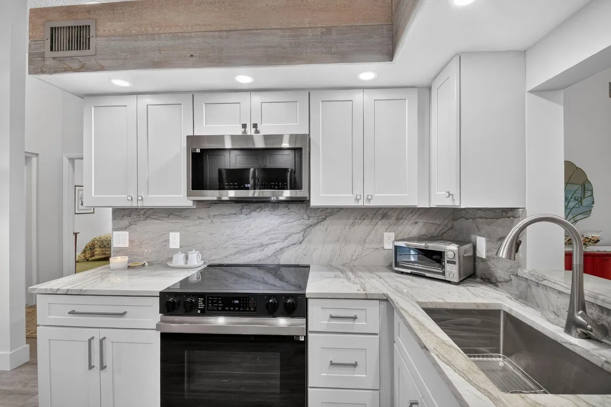 Unit 204 photo 16