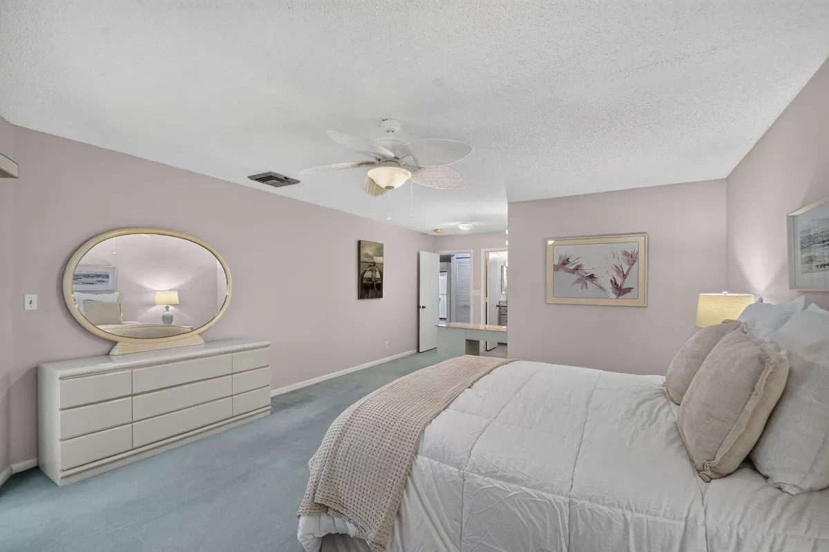 Unit 204 photo 22