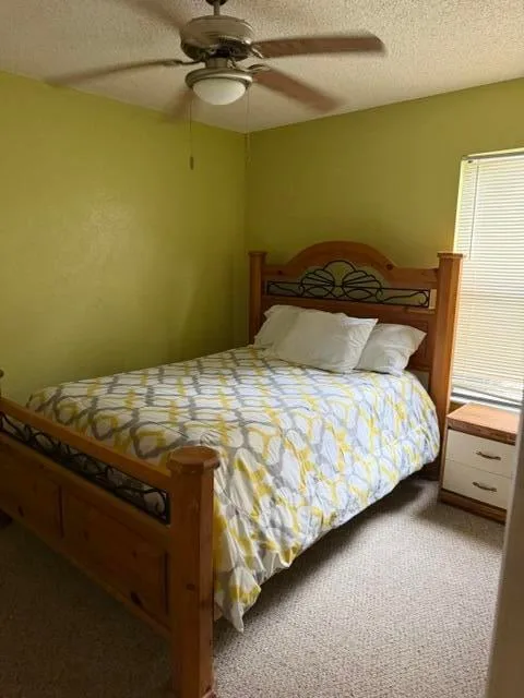 Unit B photo 19