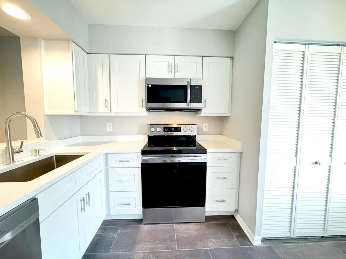 Unit 301 photo 4