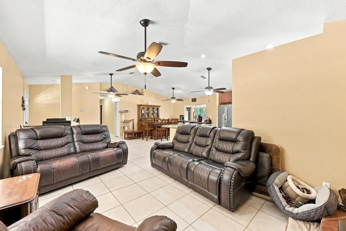 Residence photo 16