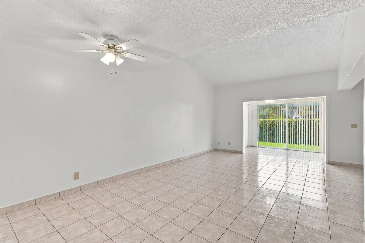 Unit 137 photo 13