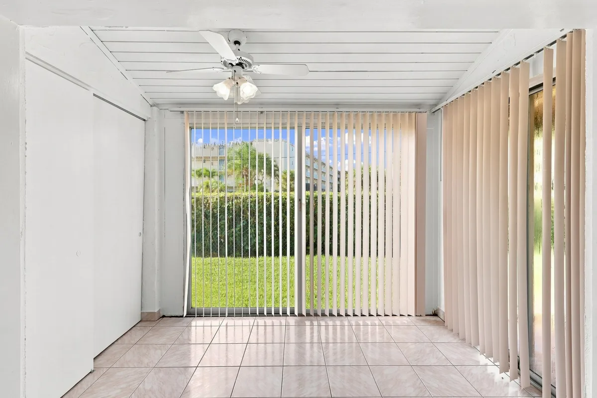 Unit 137 photo 22