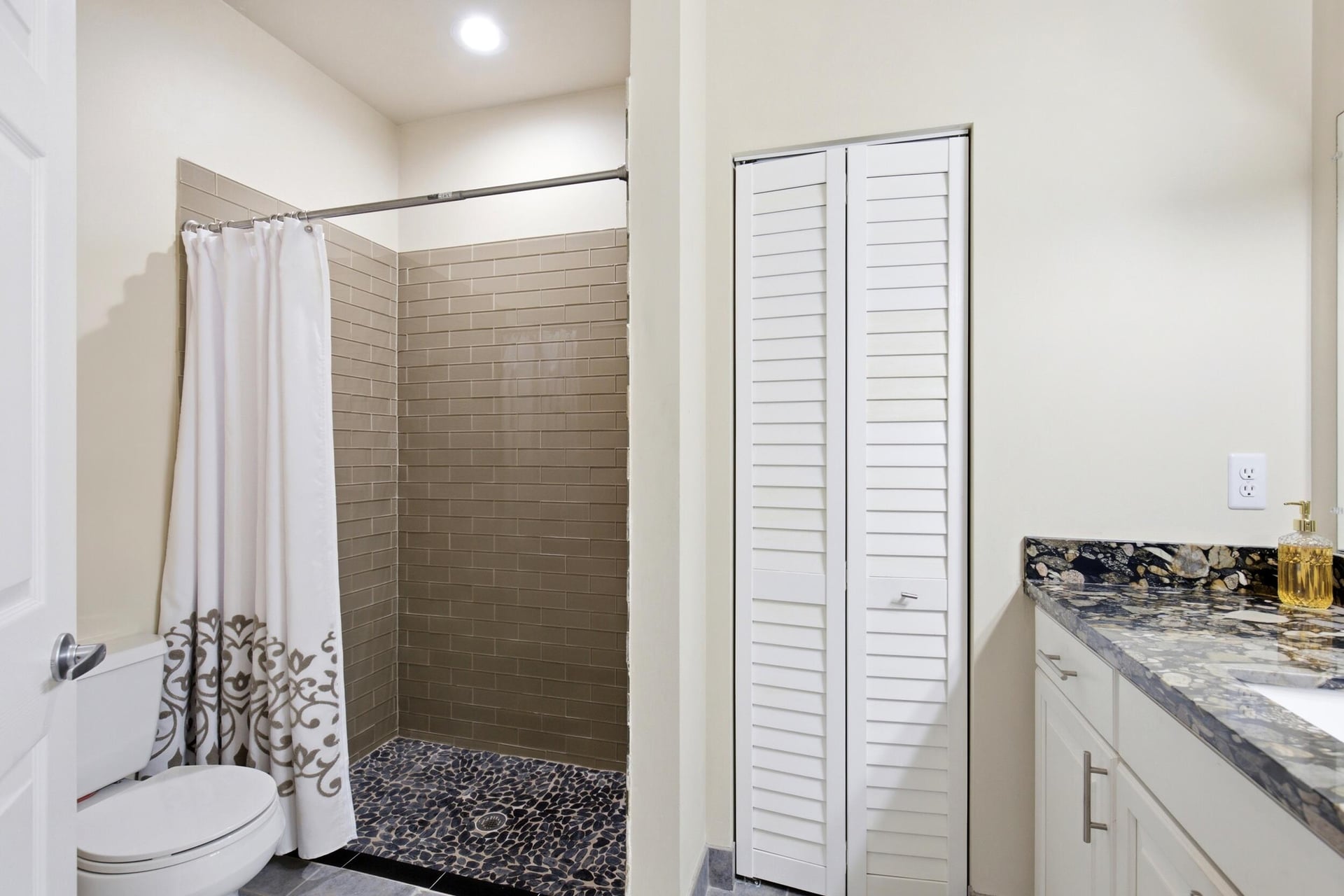 Residence photo 19