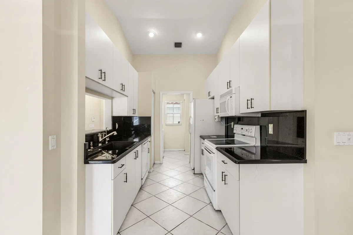  Residence photo 28