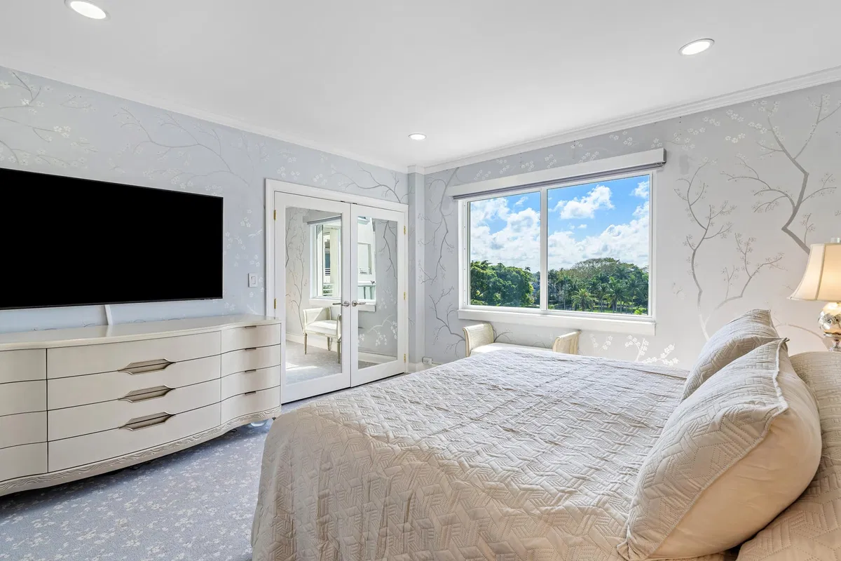 Palm Beach Towers, Palm Beach Unit 526B photo 7