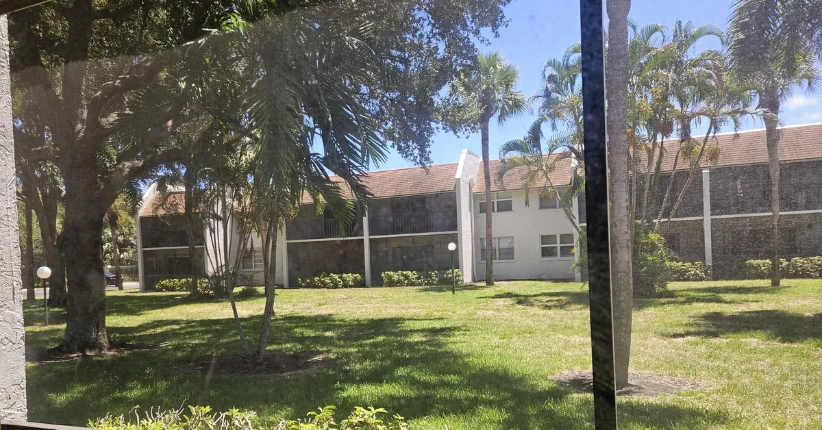  Unit 1040 photo 10