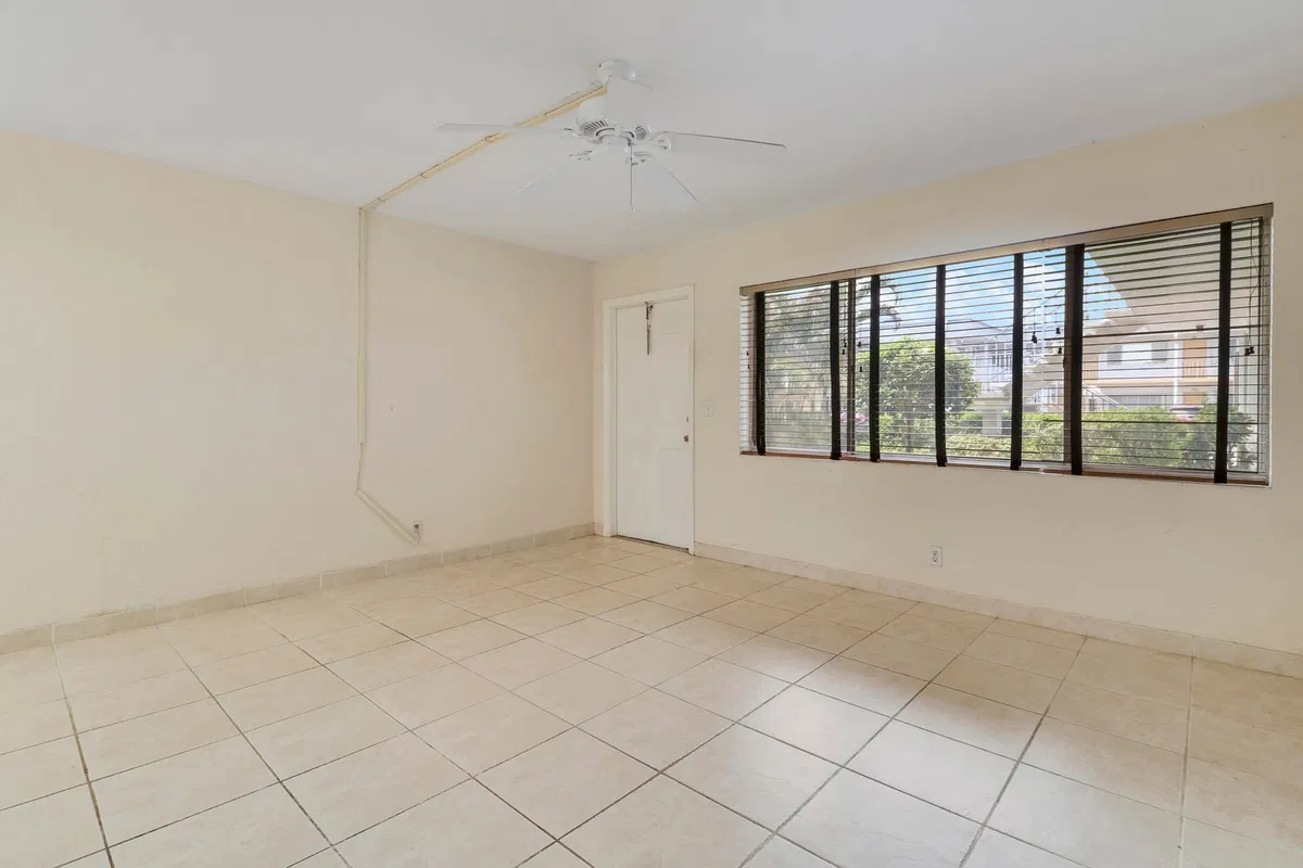 Unit 109 photo 7