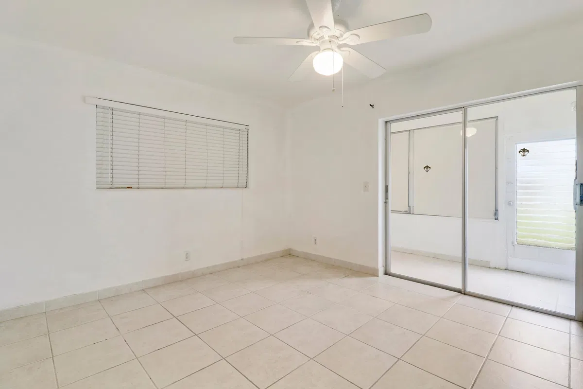 Unit 109 photo 16
