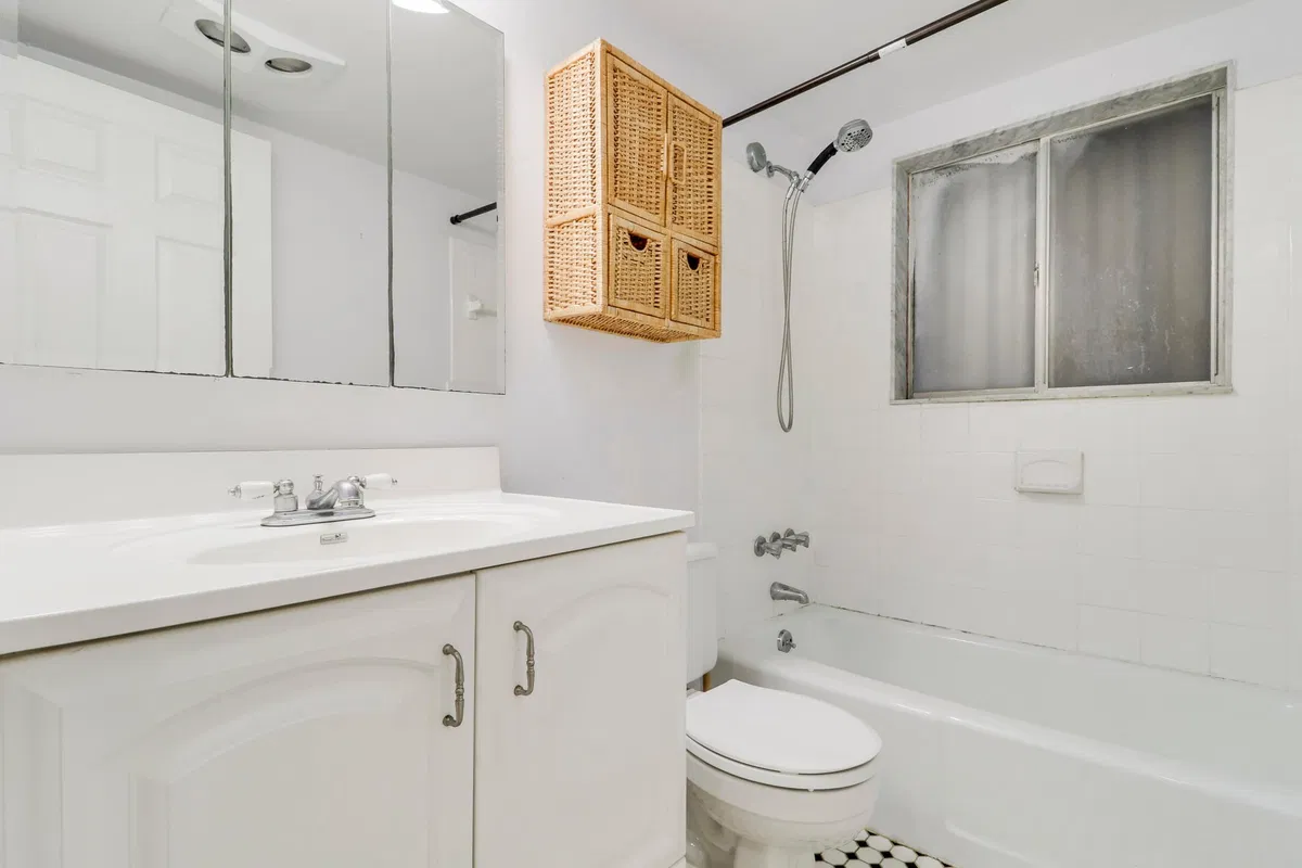 Unit 109 photo 19