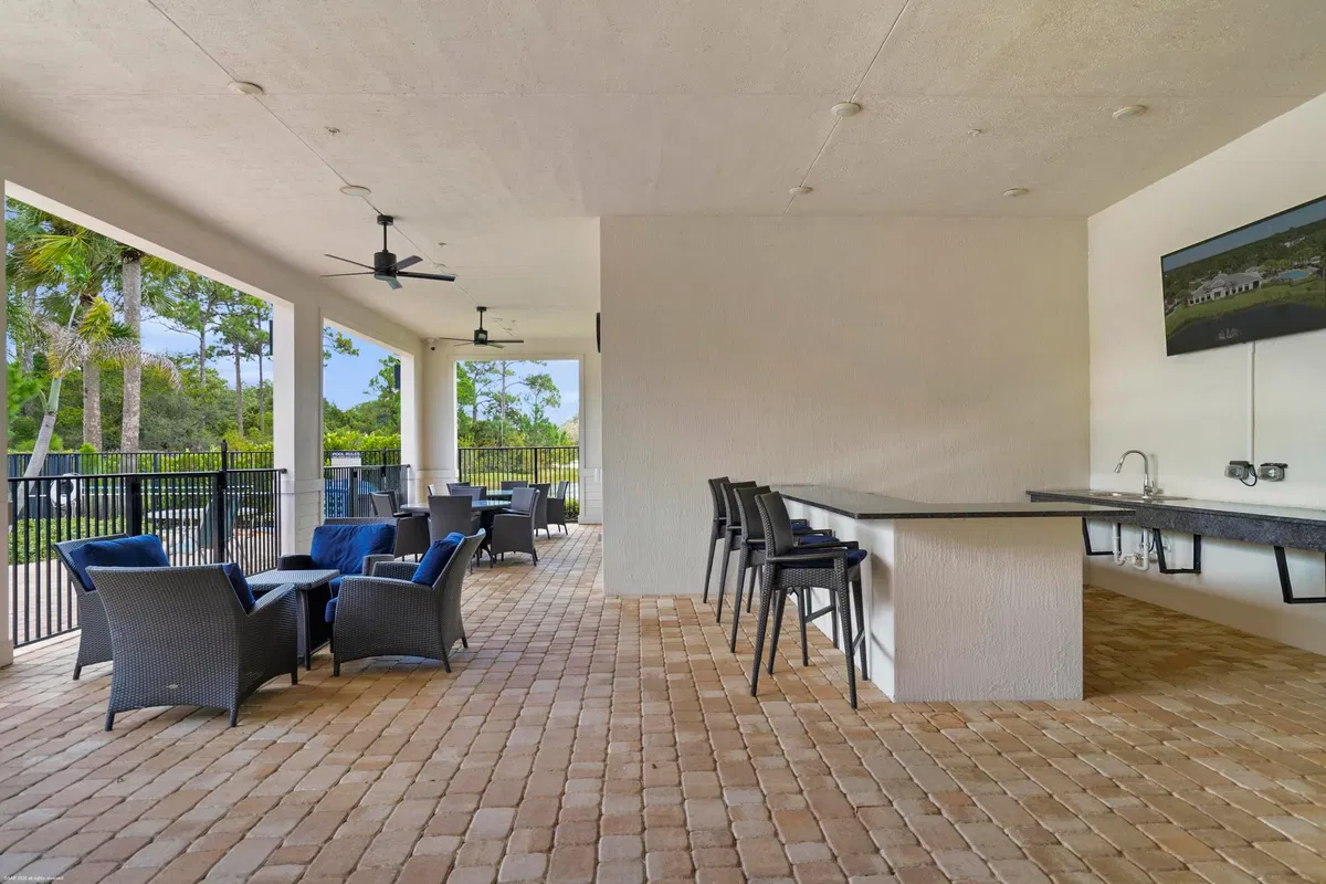 Residence photo 61