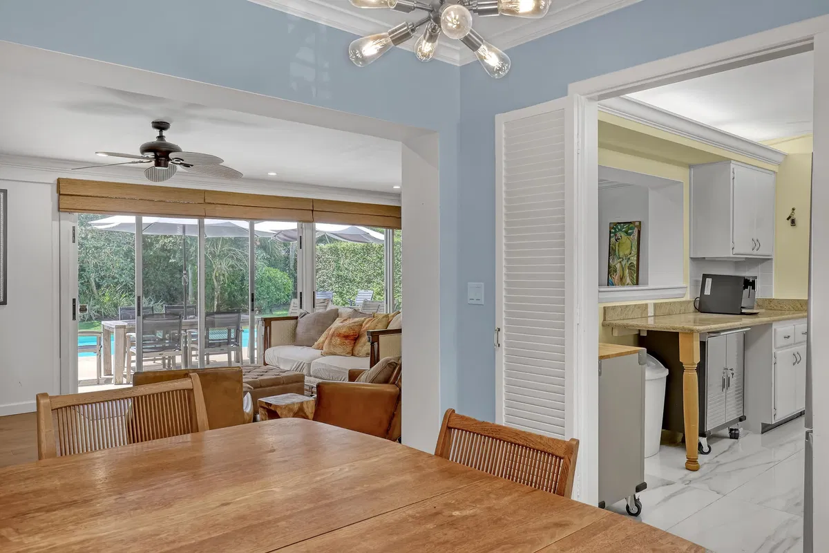 Palm Beach Shores Residence photo 13