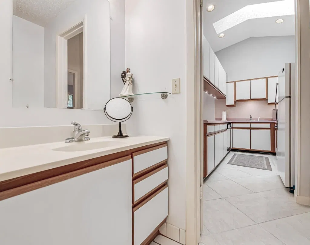 Unit 202 photo 22