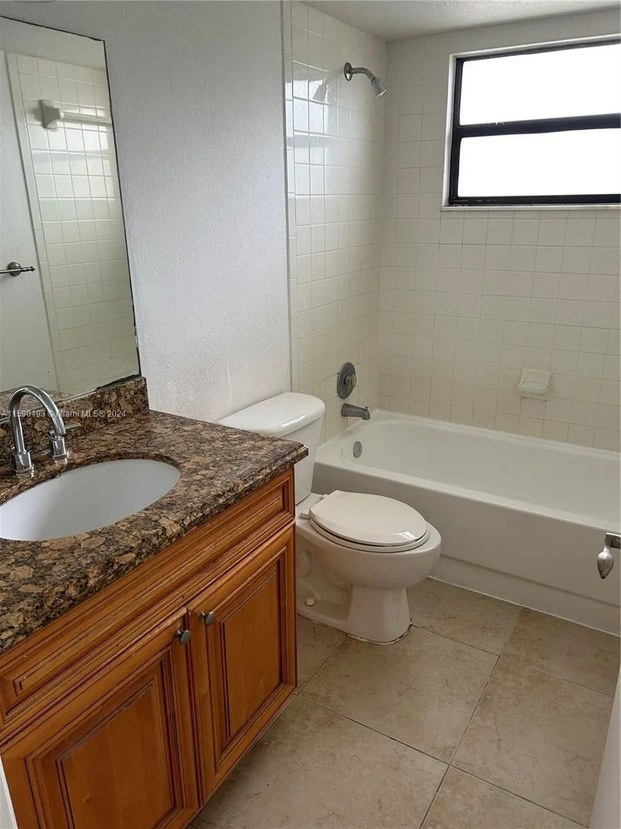 Unit H photo 10