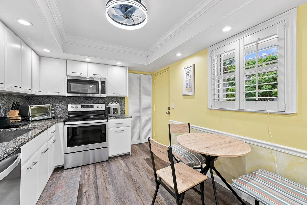 Unit 217 photo 7