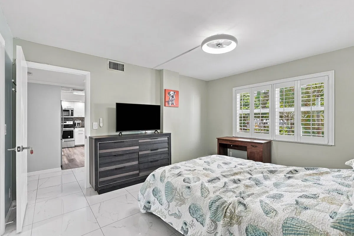 Unit 217 photo 16