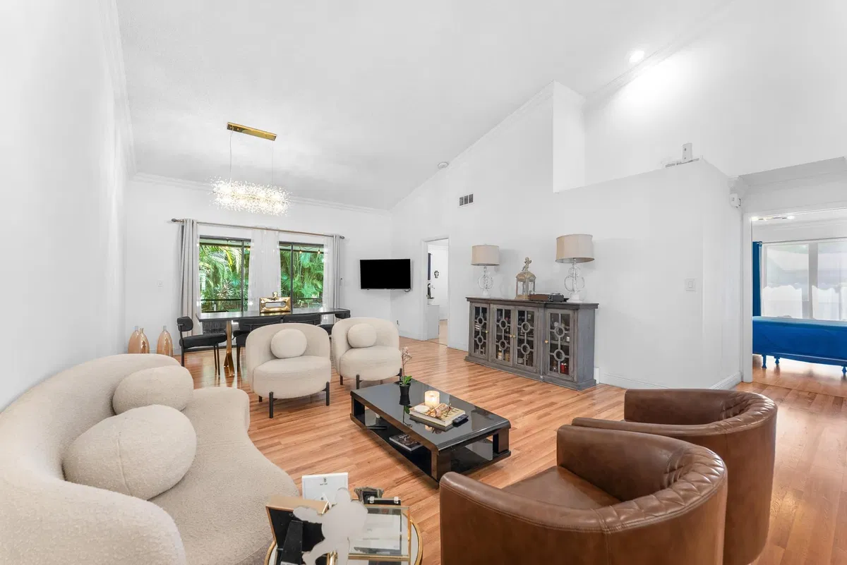 Residence photo 16