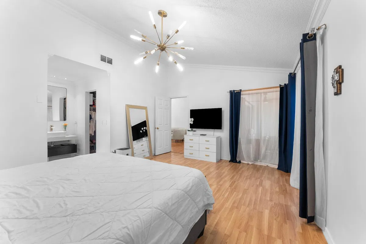 Residence photo 19