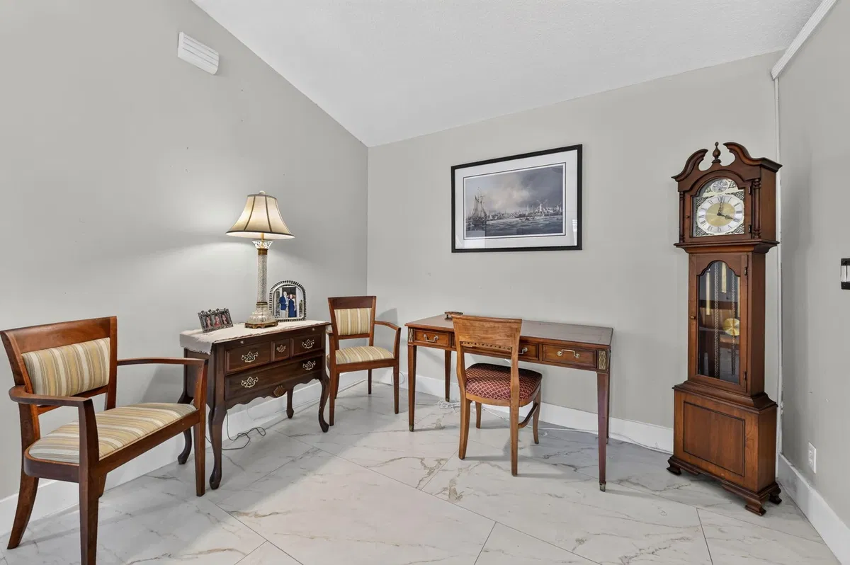 Residence photo 22
