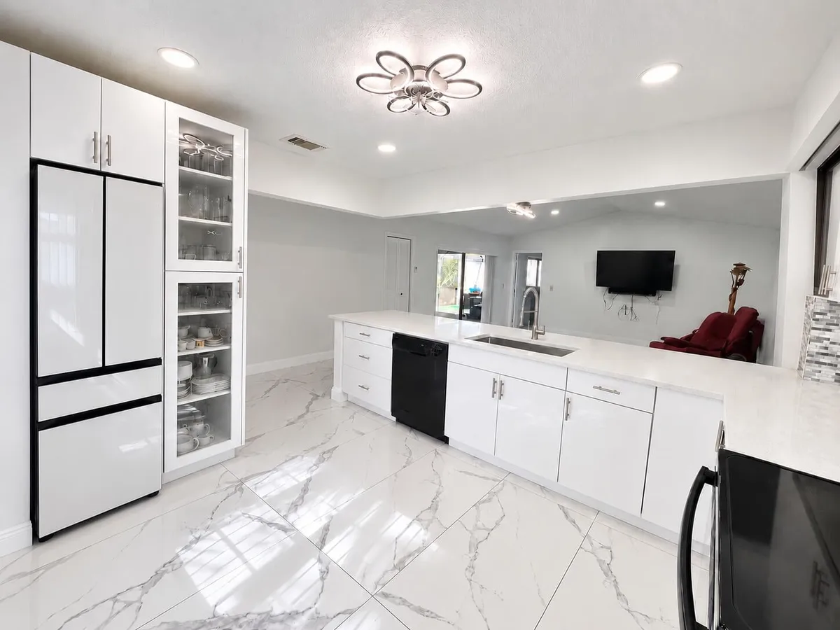 Unit 23 photo 7