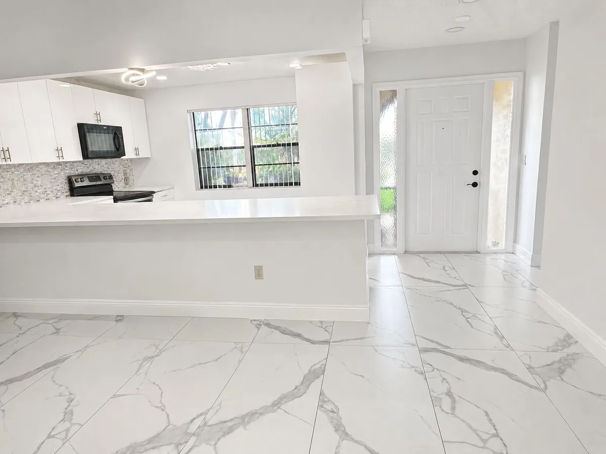 Unit 23 photo 10