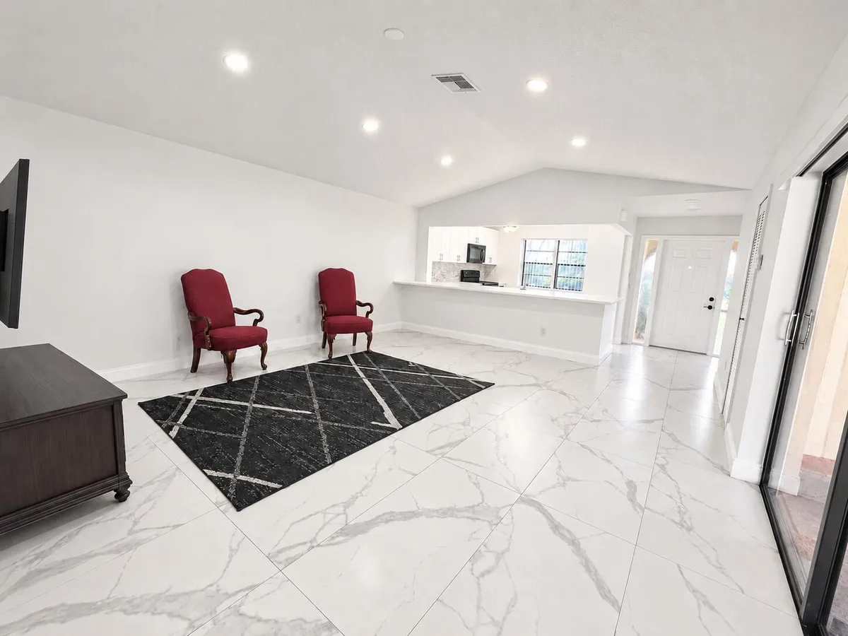 Unit 23 photo 13