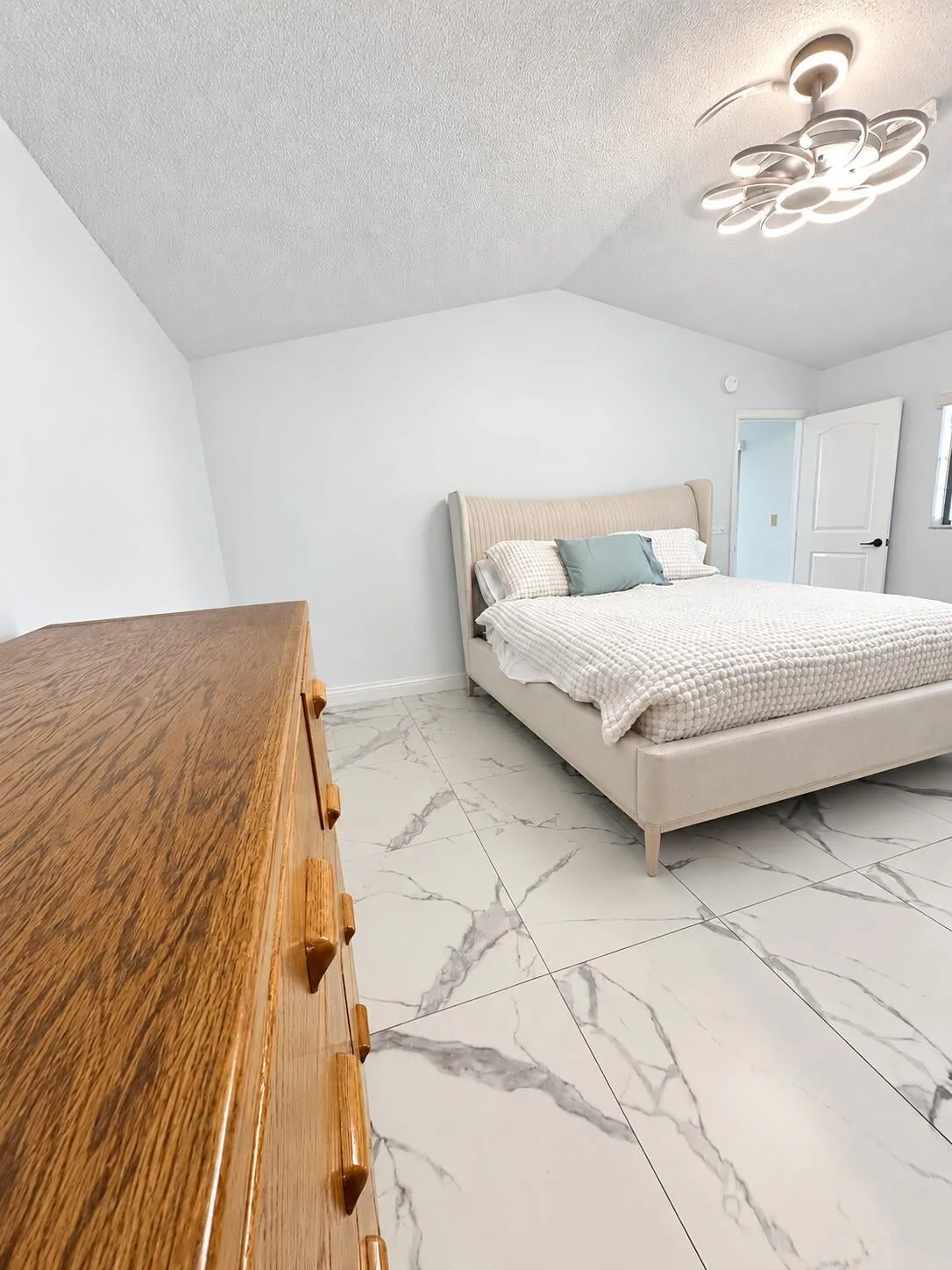 Unit 23 photo 16