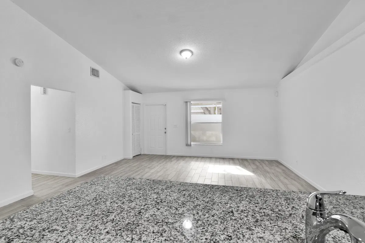 Residence photo 10