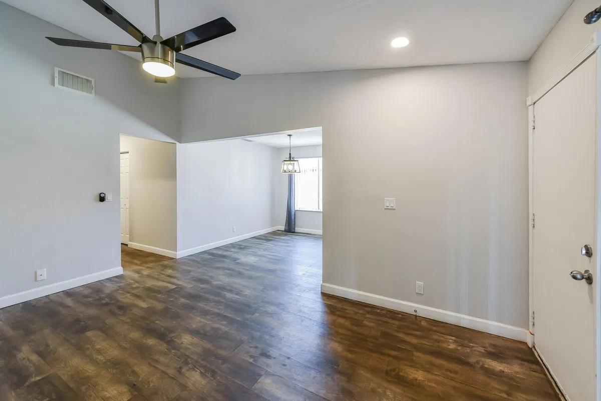 Unit 52 photo 10