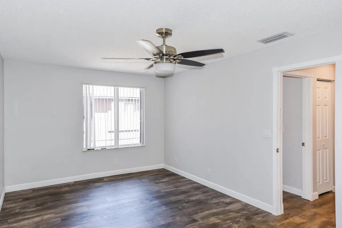 Unit 52 photo 13