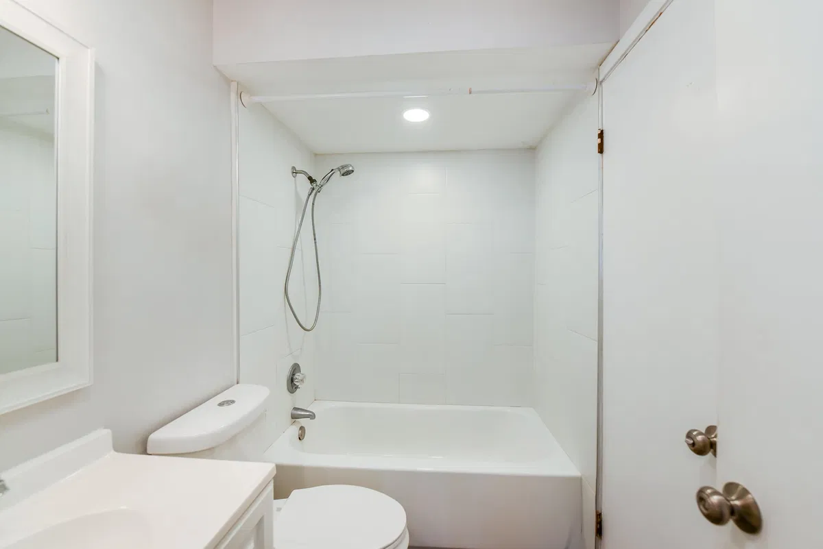 Unit 52 photo 16