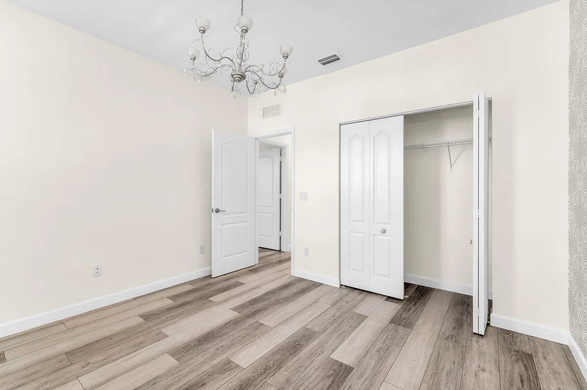  Residence photo 16