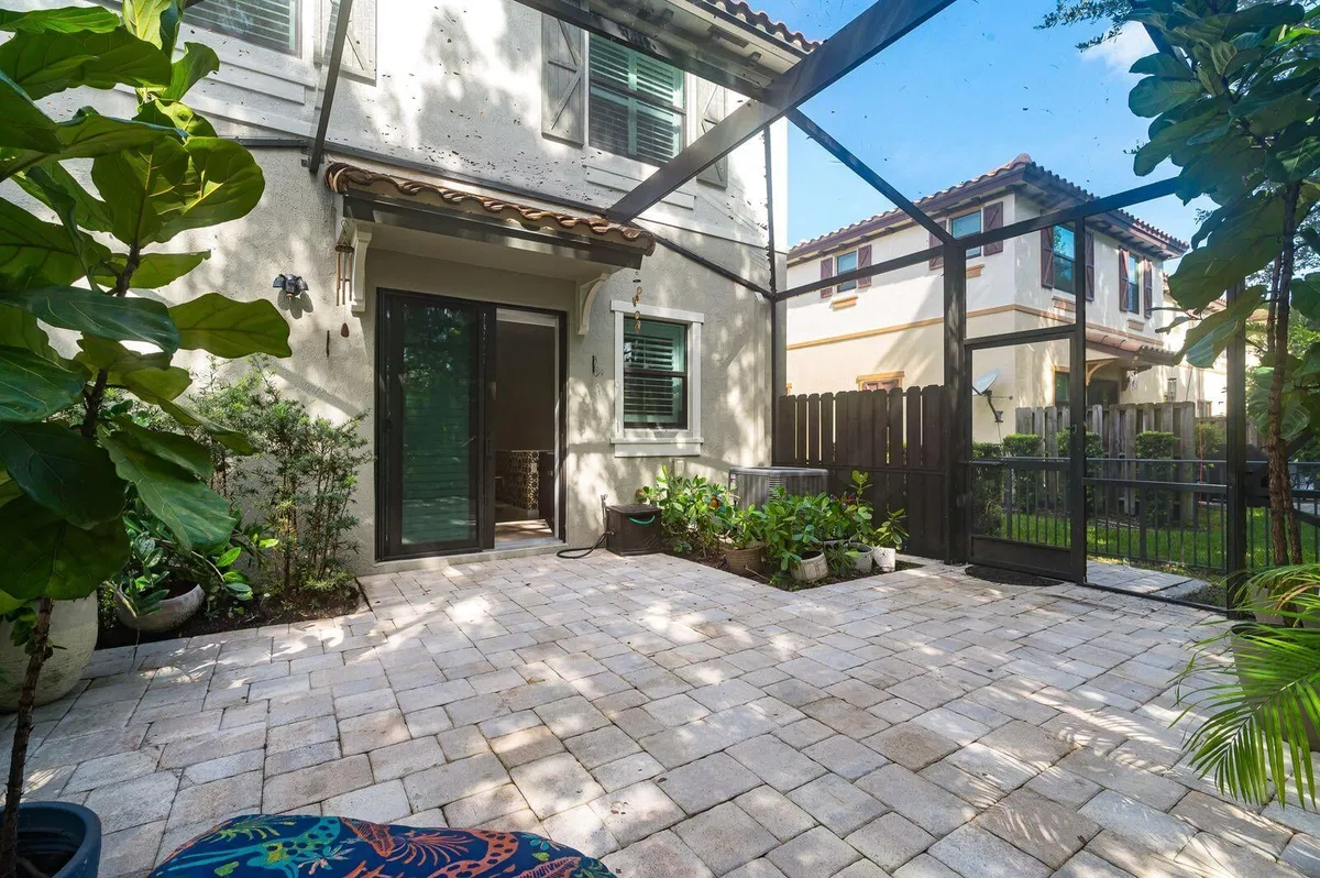  Residence photo 31
