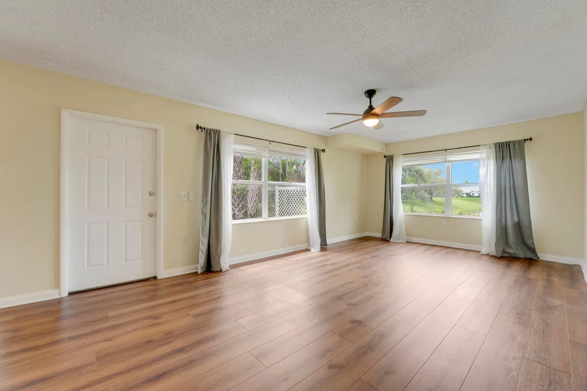  Residence photo 7