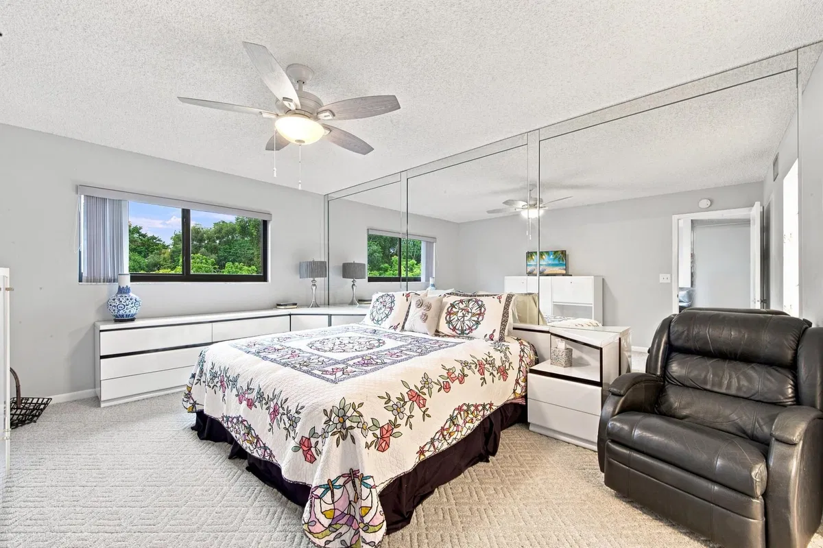 Residence photo 19