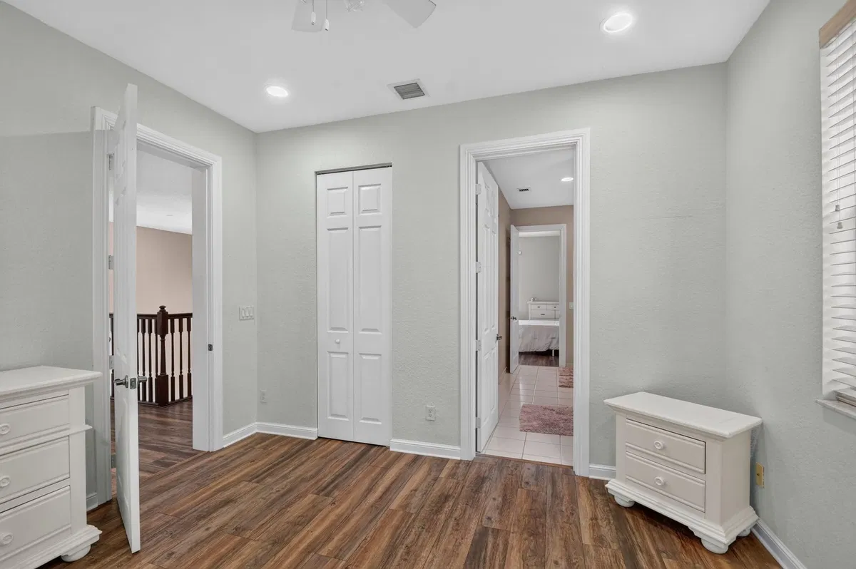 Residence photo 49
