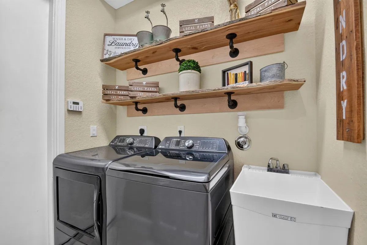 Residence photo 58