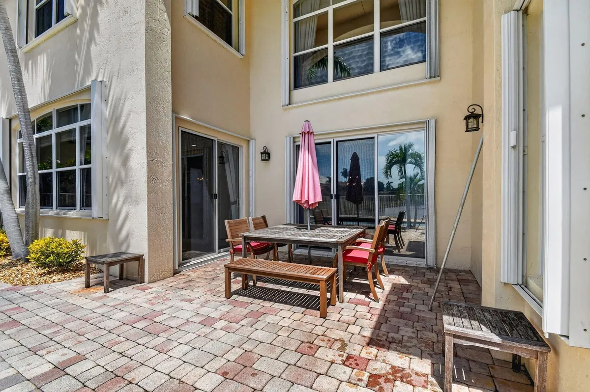 Residence photo 61